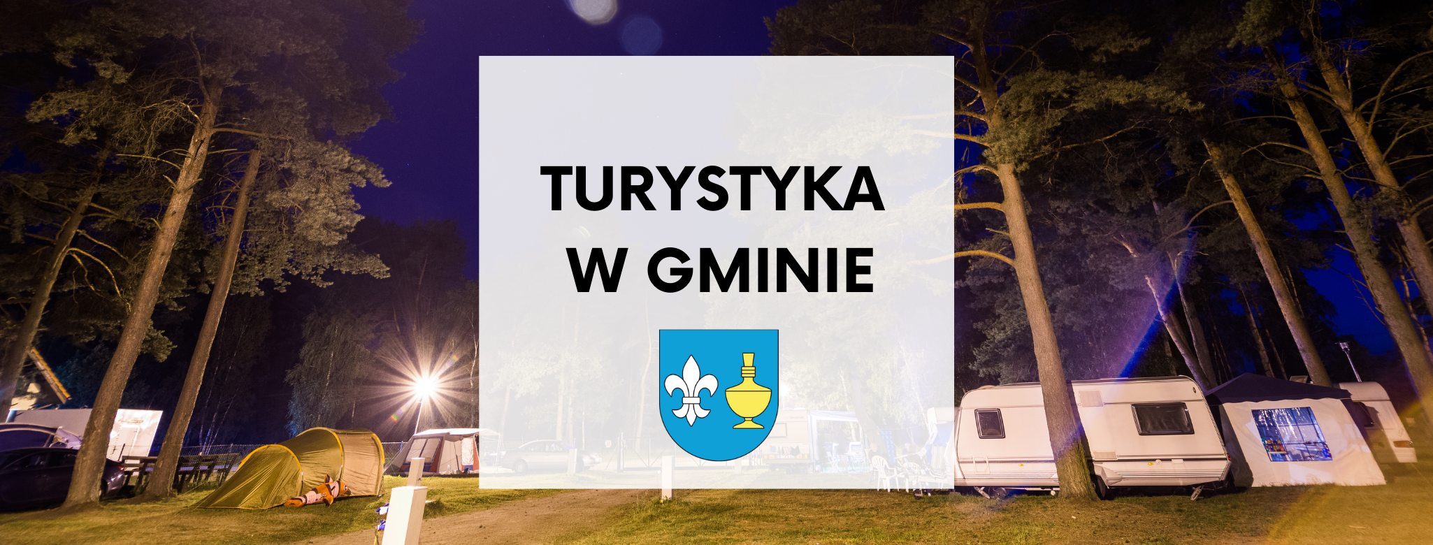 Treść grafiki: Turystyka w gminie. Na dole herb gminy Koczała. W tle zdjęcie pola namiotowego w nocy.
